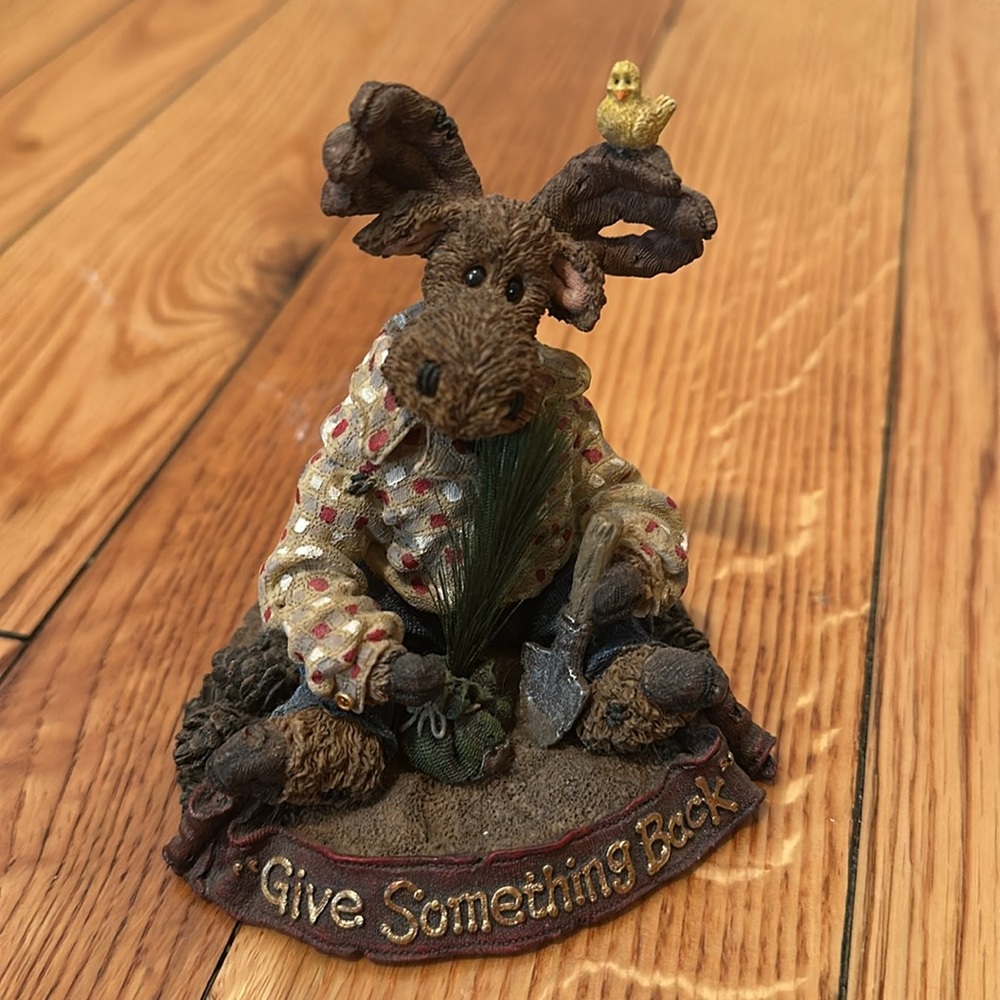 Boyds Bear - moose planting tree